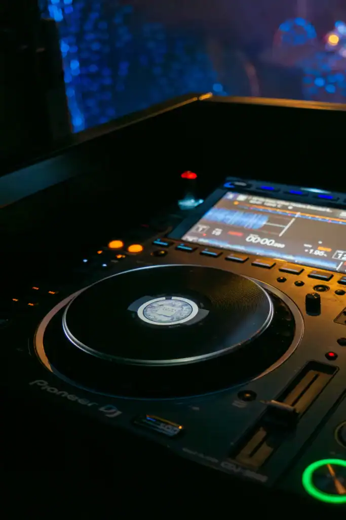 Live DJ performance Costa del Sol precision and control